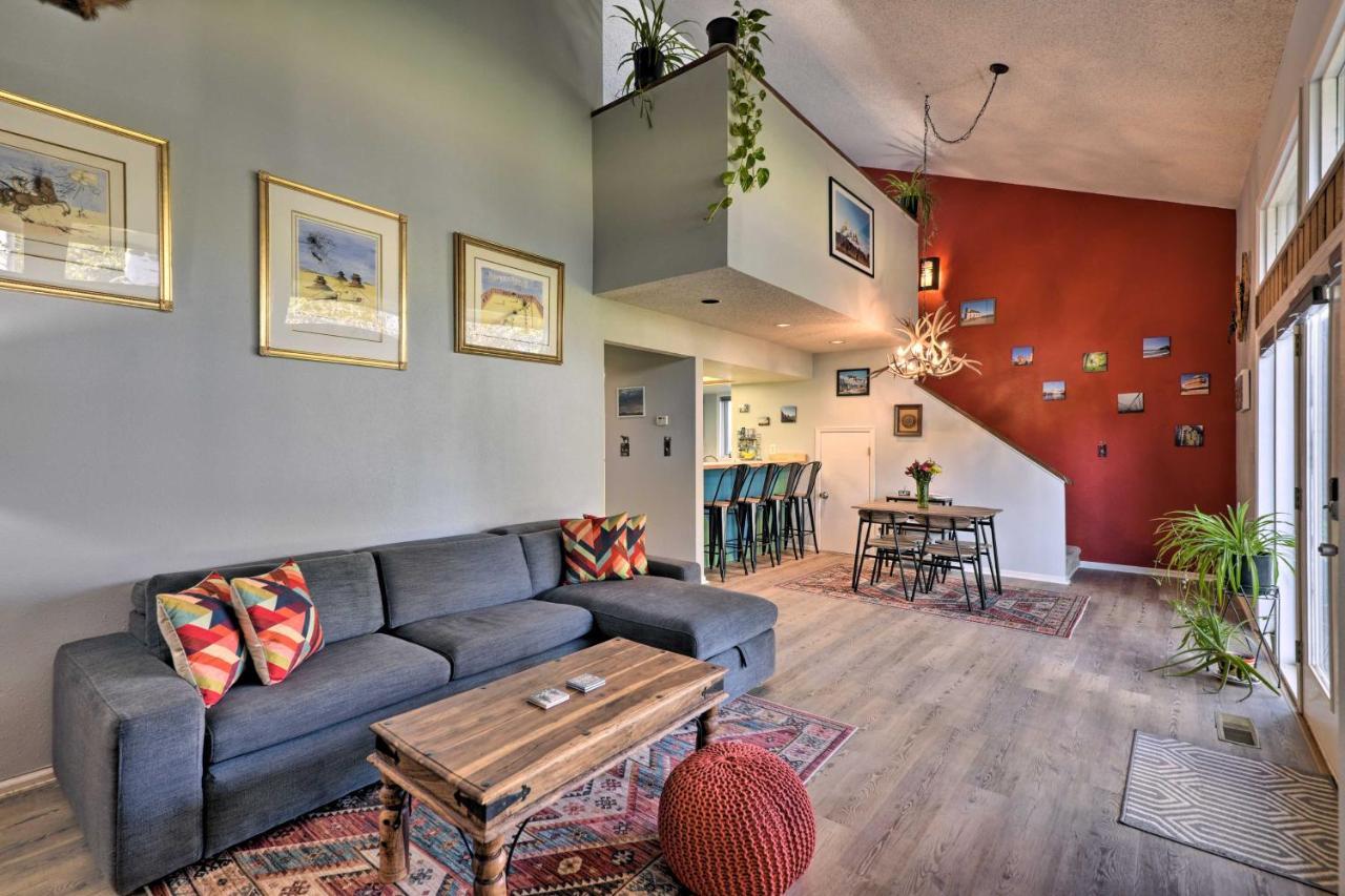 Apartment Sunny Escape With Deck And Views! *