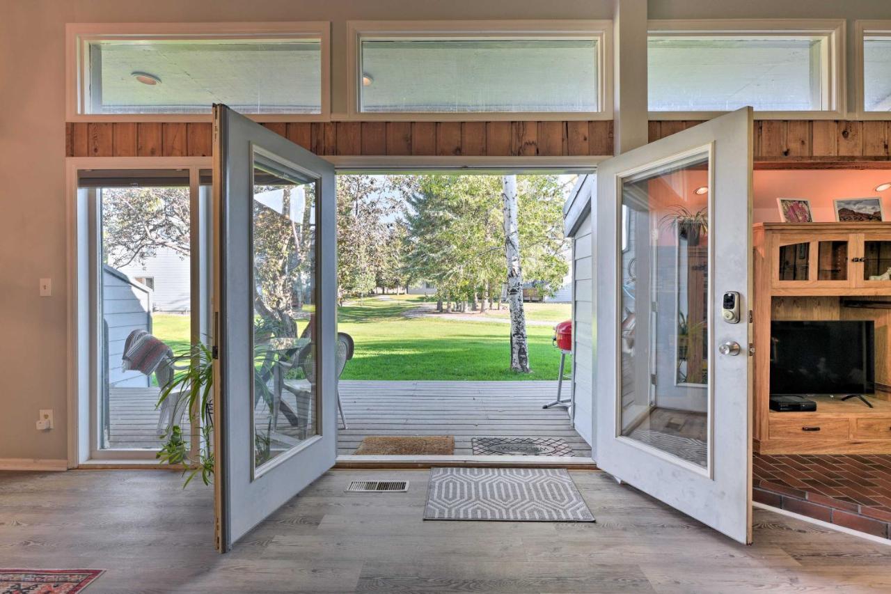 Sunny Escape With Deck And Views! Apartment *