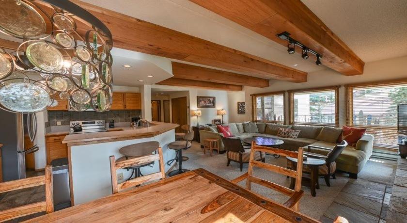 Gorgeous & Modern 3 Bedroom Plaza *