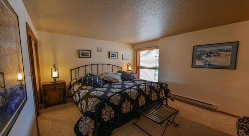 Gorgeous & Modern 3 Bedroom Plaza Apartment *