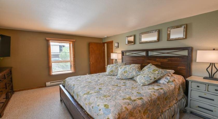 Gorgeous & Modern 3 Bedroom Plaza *