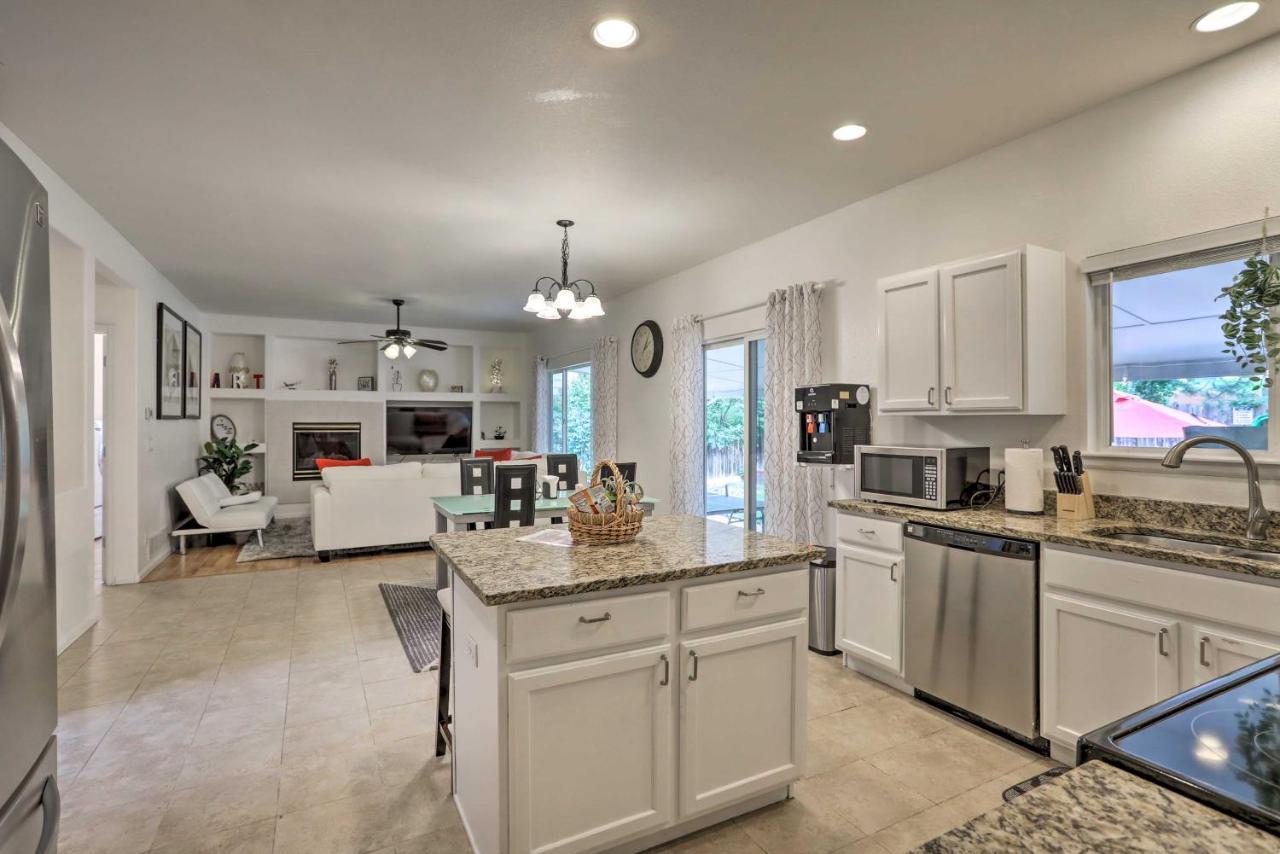 Holiday home Spacious 15 Mi To Downtown Denver!