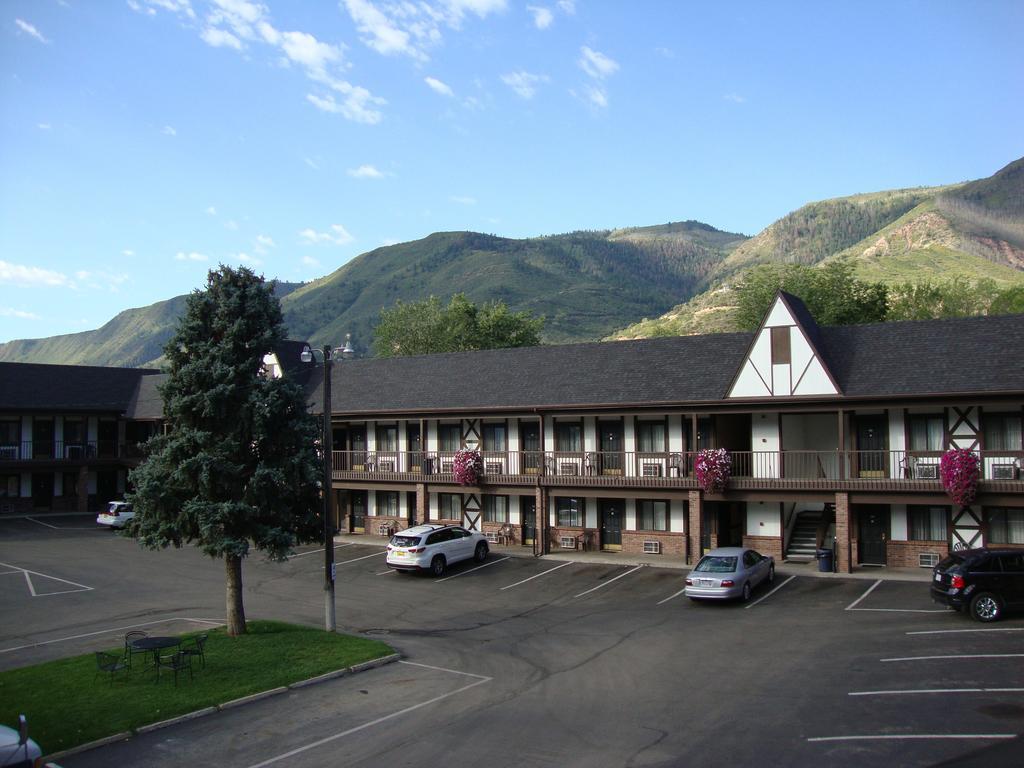 Silver Spruce Motel