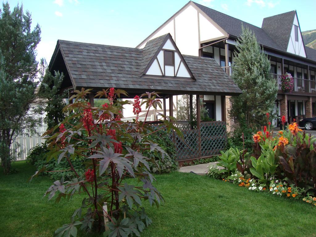 Silver Spruce Motel