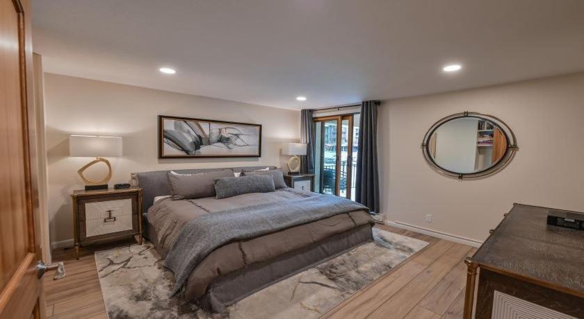 2 Bedroom With Huge, Sectional Couch Apartment *