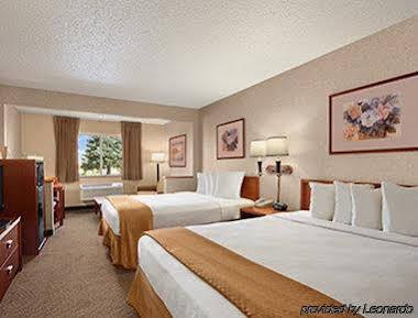 Hotel Baymont By Wyndham Golden/red Rocks 2*