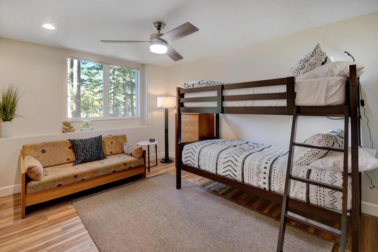 Holiday home Custom Luxury Villa: Resort-adjacent With Hot Tub And Activity Perks *