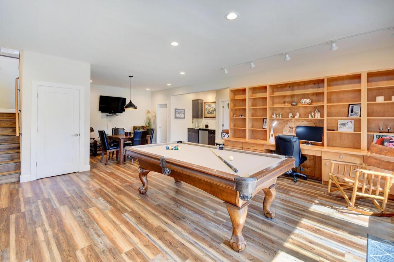 Custom Luxury Villa: Resort-adjacent With Hot Tub And Activity Perks Holiday home Winter Park
