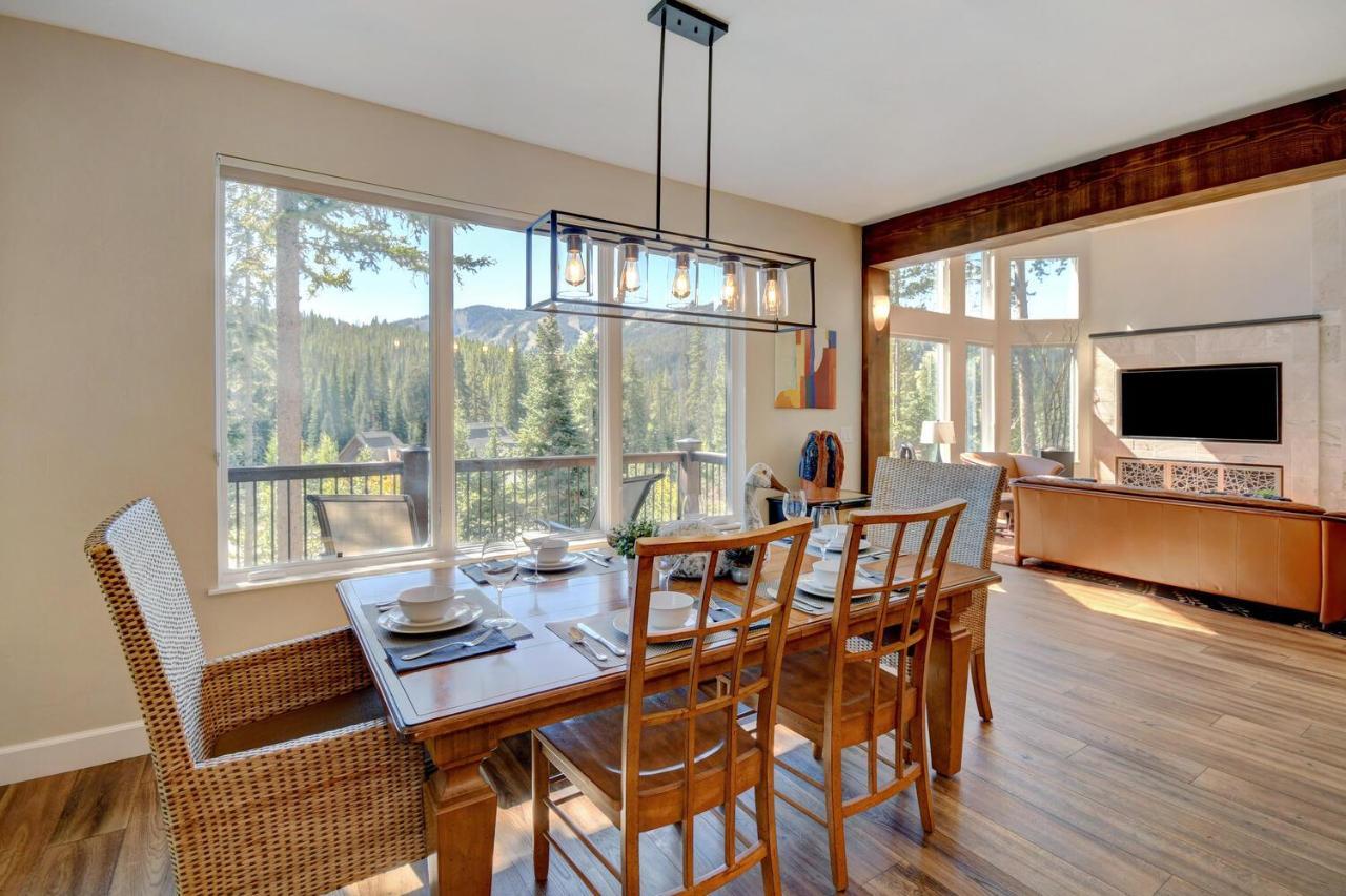 Custom Luxury Villa: Resort-adjacent With Hot Tub And Activity Perks *