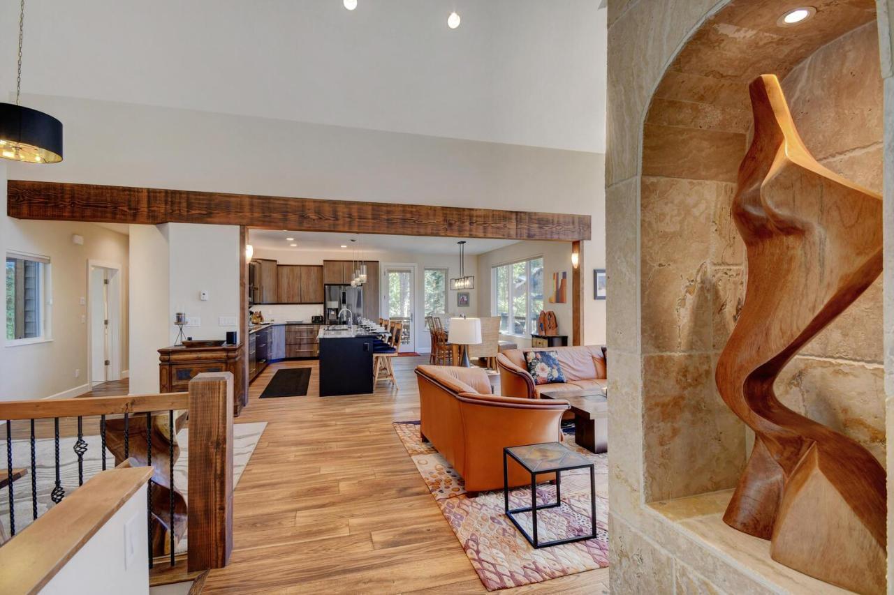 Custom Luxury Villa: Resort-adjacent With Hot Tub And Activity Perks *