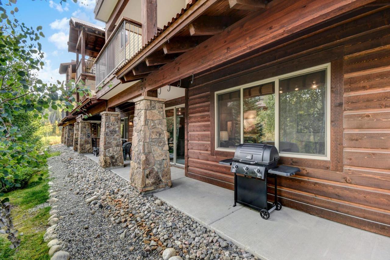 Luxury 613: Poolside Retreat With Activities Package *
