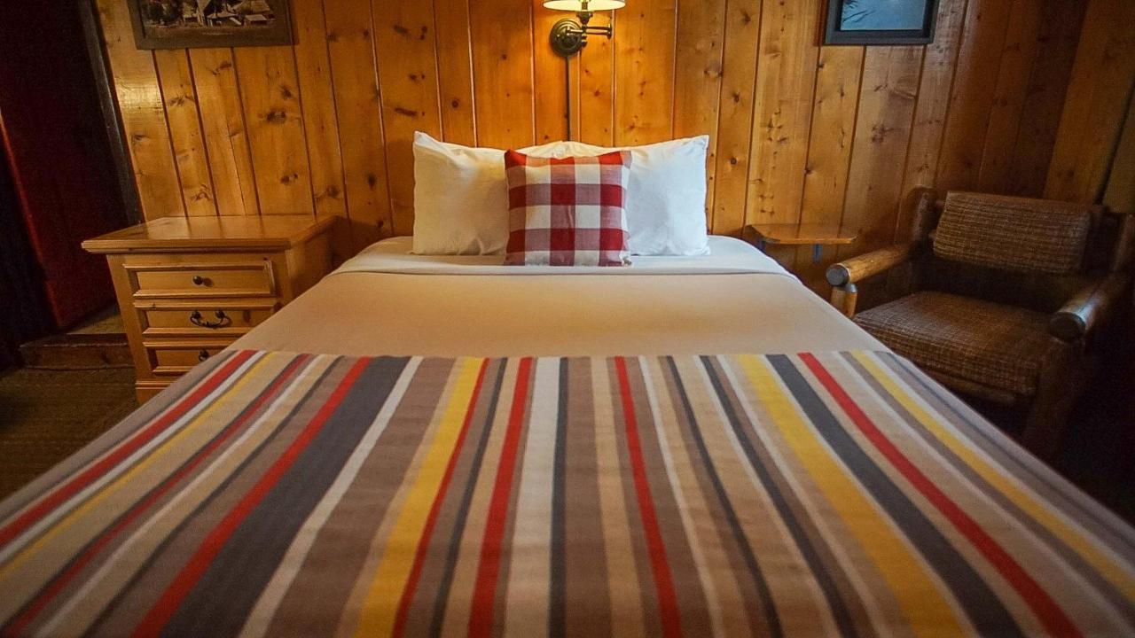 Foot Of The Mountain Motel