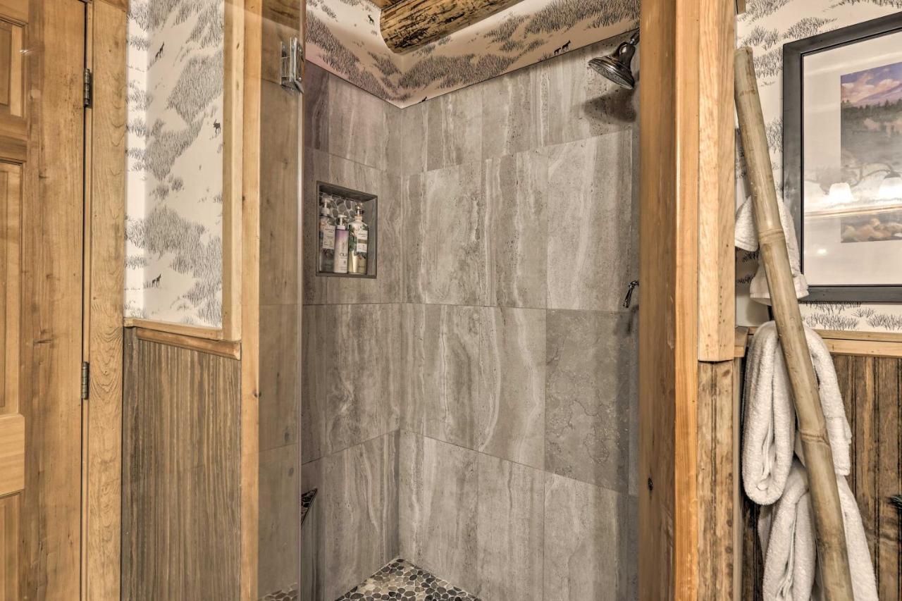 Rustic With Private Hot Tub
