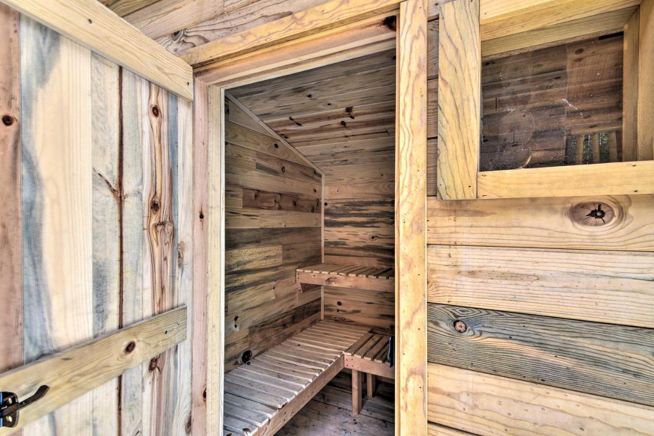 Holiday home Remodeled Log Cabin With Sauna And Loft! *