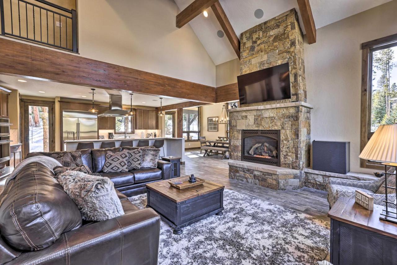 Luxe With 3 Fireplaces And View! Holiday home *
