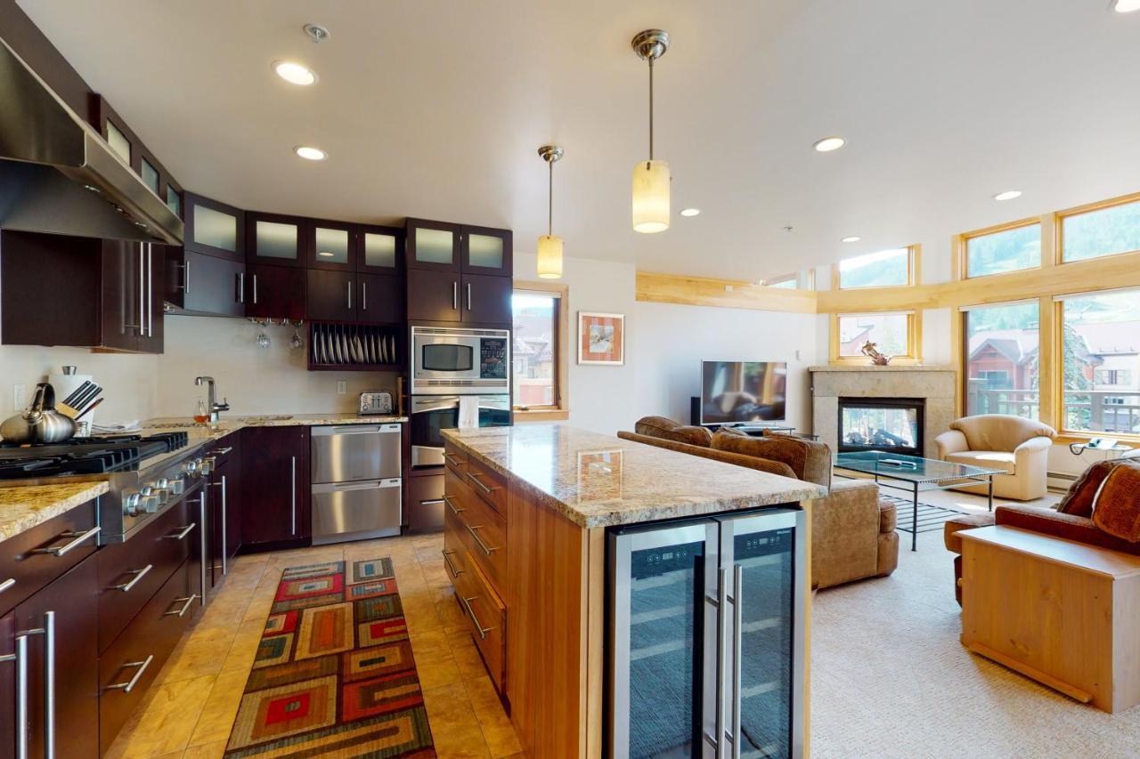 Lion Square North 380 Apartment
