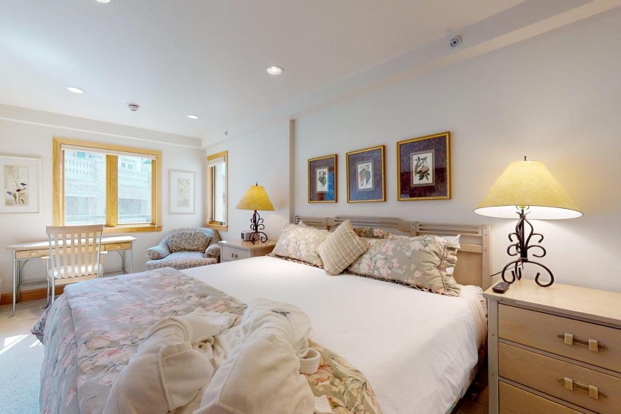 Lion Square North 380 Apartment
