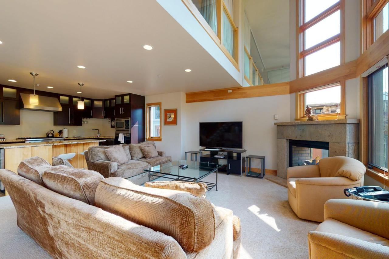 Lion Square North 380 Apartment