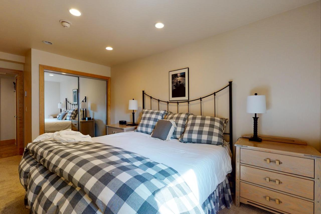 Lion Square North 380 Apartment