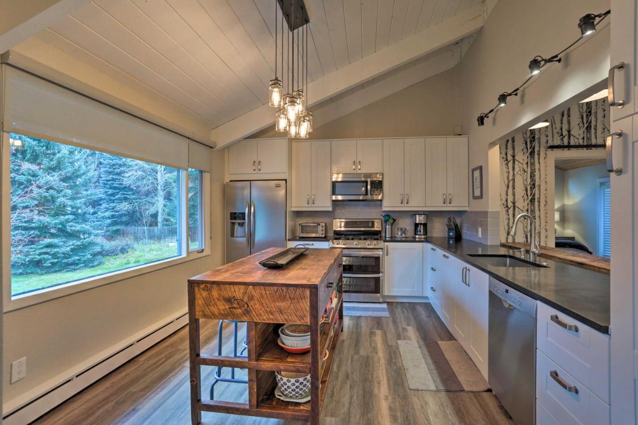 Holiday home Modern Mountain Escape On Golf Course With Hot Tub!