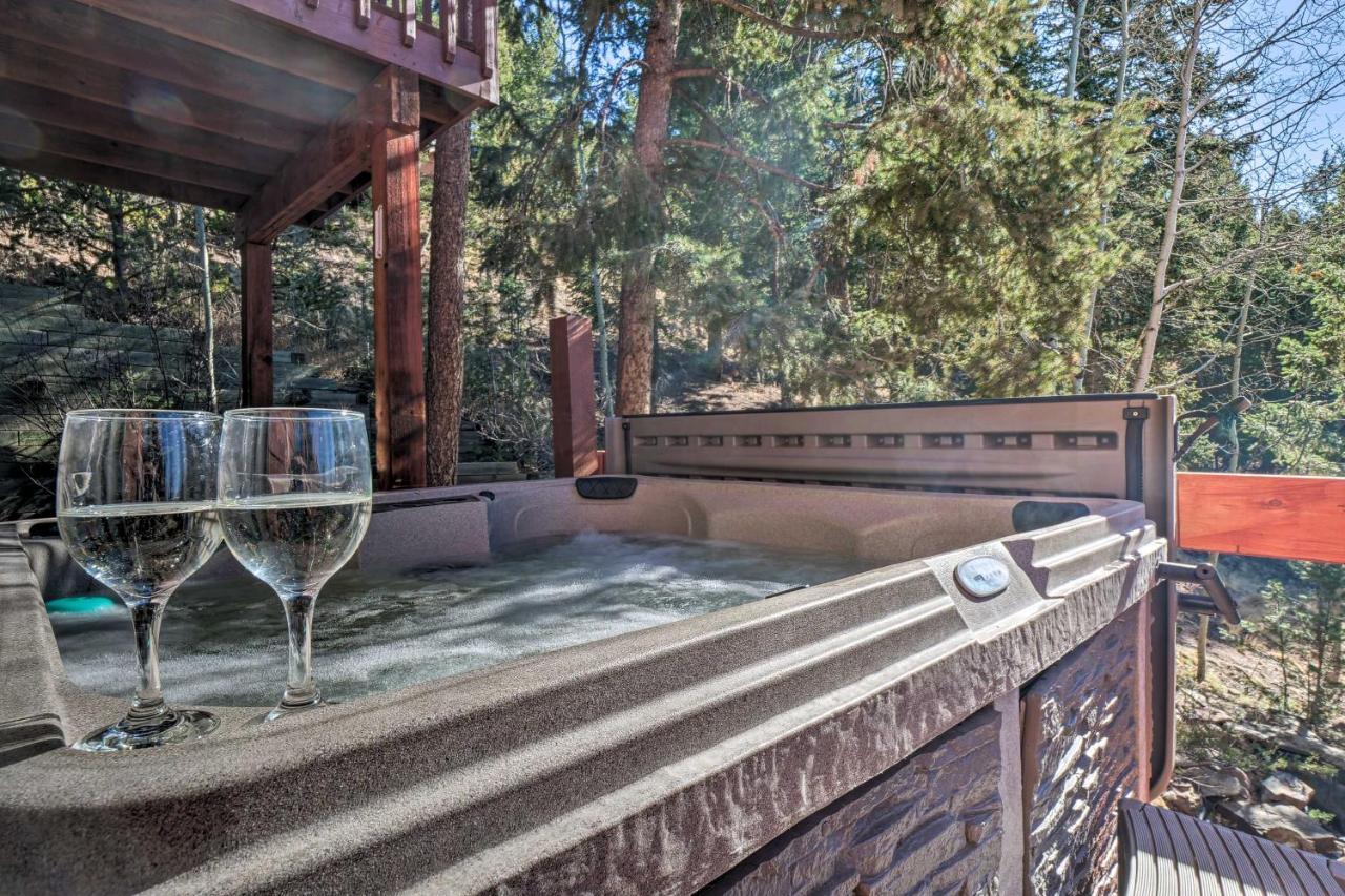Expansive Mountain Retreat With Views Of Pikes Peak! Holiday home Woodland Park