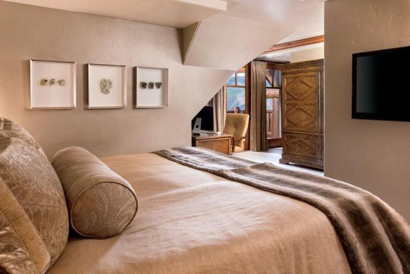 Bachelor Gulch Ritz-carlton 2 Bedroom Mountain With In, Out Access, Hot Tub, And Full Service Apartment