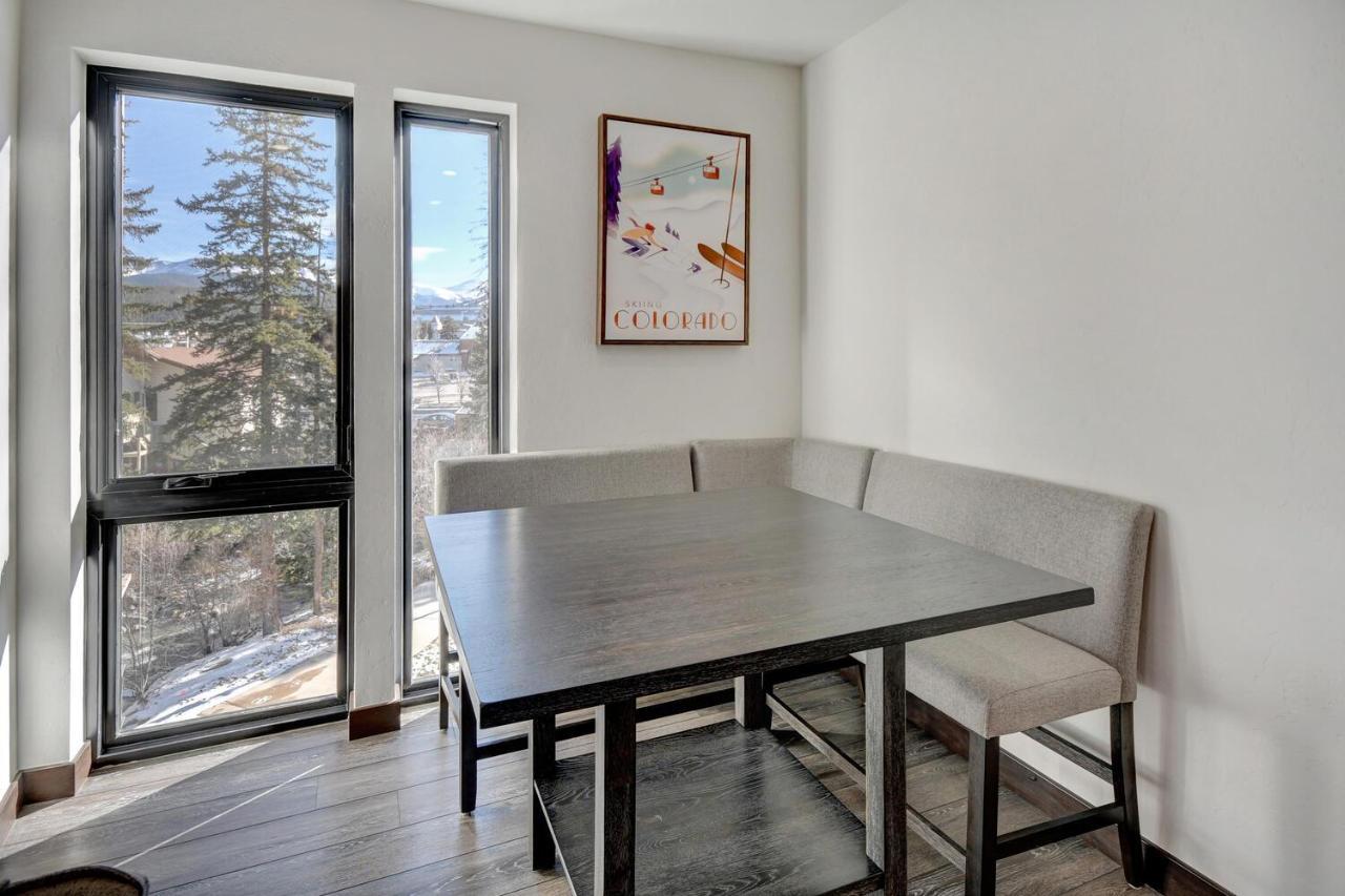 Riverfront Luxury Villa: Hot Tub, Views & Free Activities Holiday home Winter Park