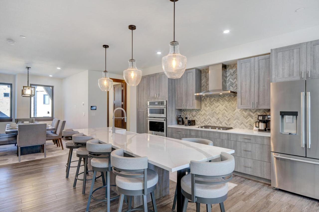Riverfront Luxury Villa: Hot Tub, Views & Free Activities * Winter Park