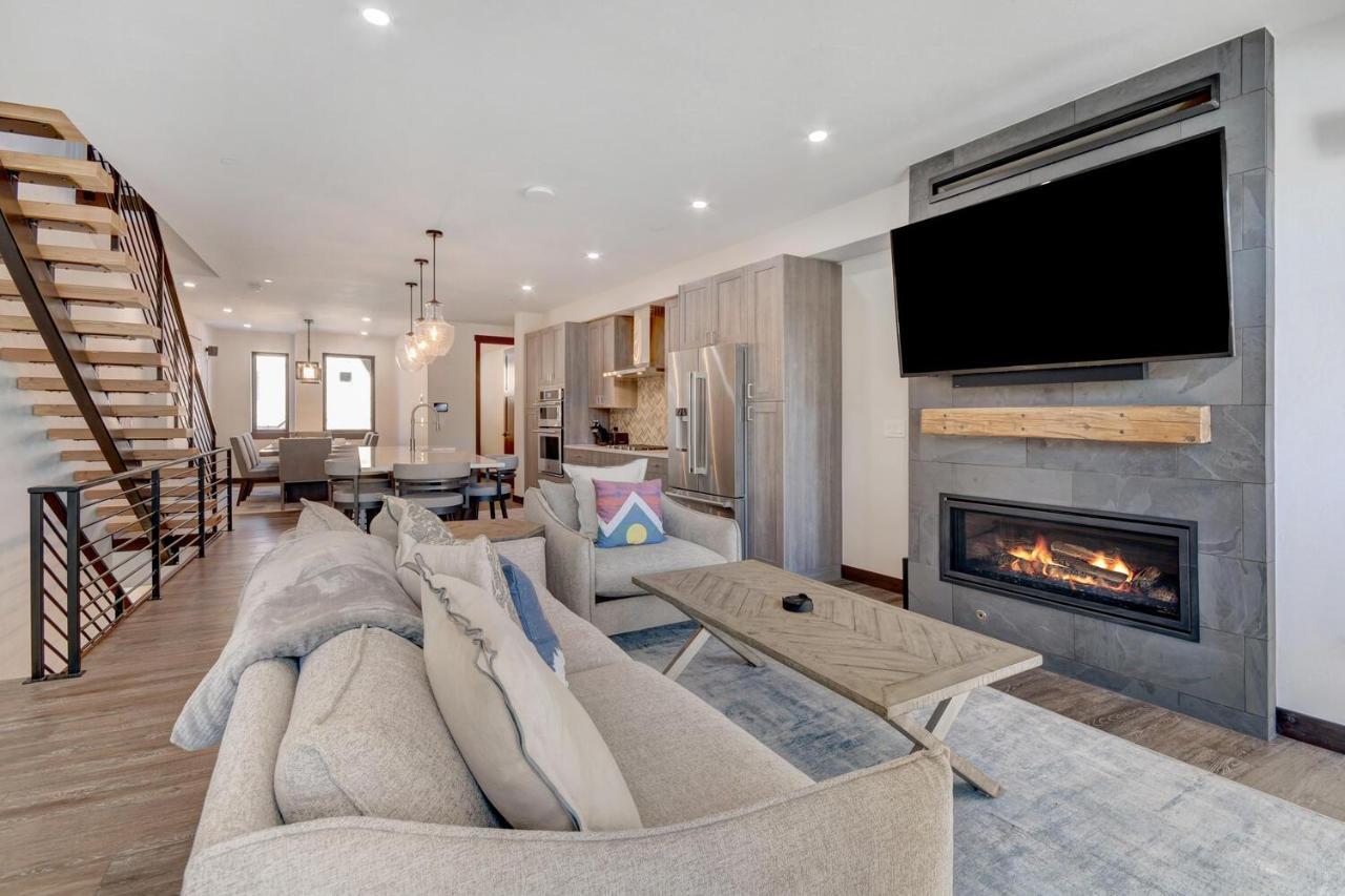 Holiday home Riverfront Luxury Villa: Hot Tub, Views & Free Activities *