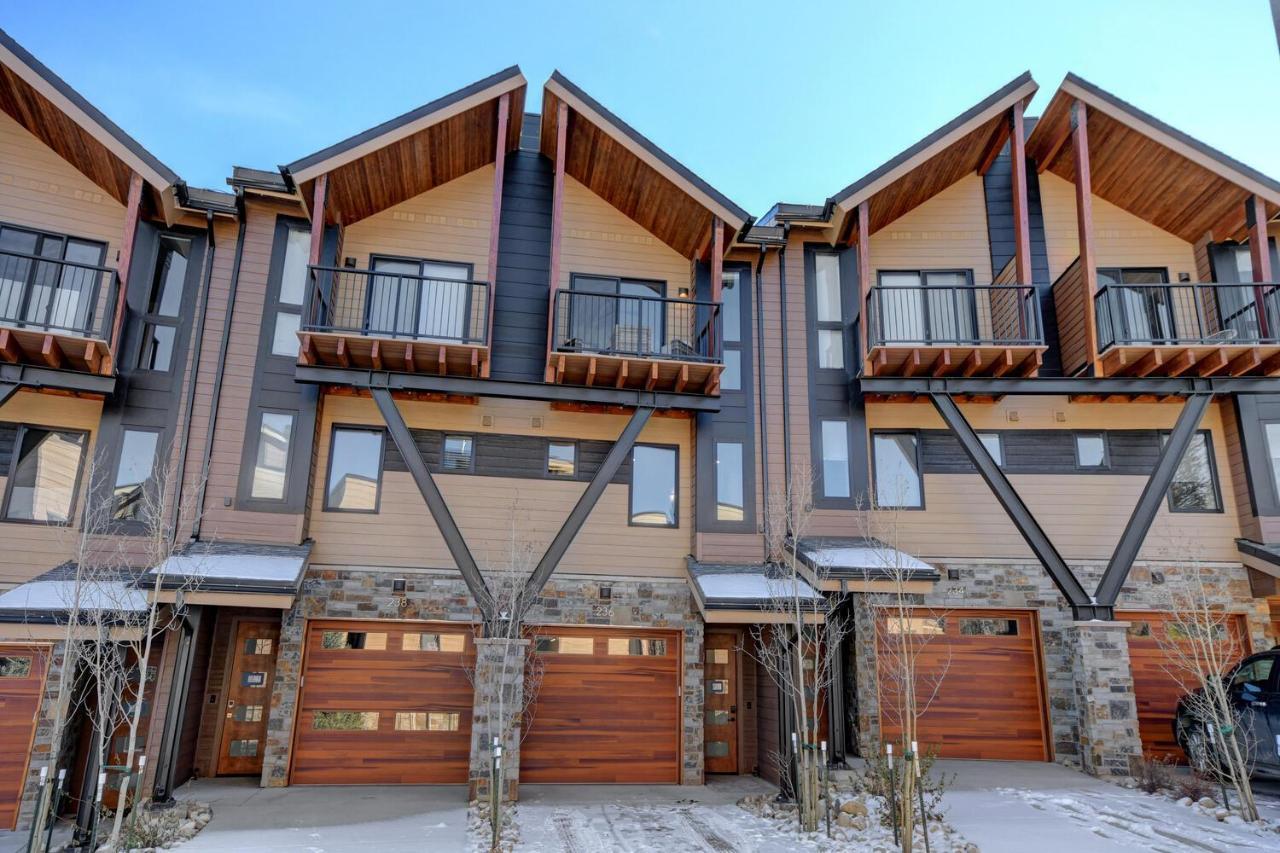 Holiday home Riverfront Luxury Villa: Hot Tub, Views & Free Activities Winter Park