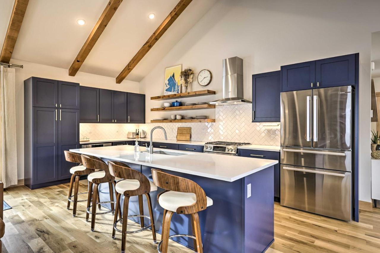 Holiday home Luxurious With Patio On-site!