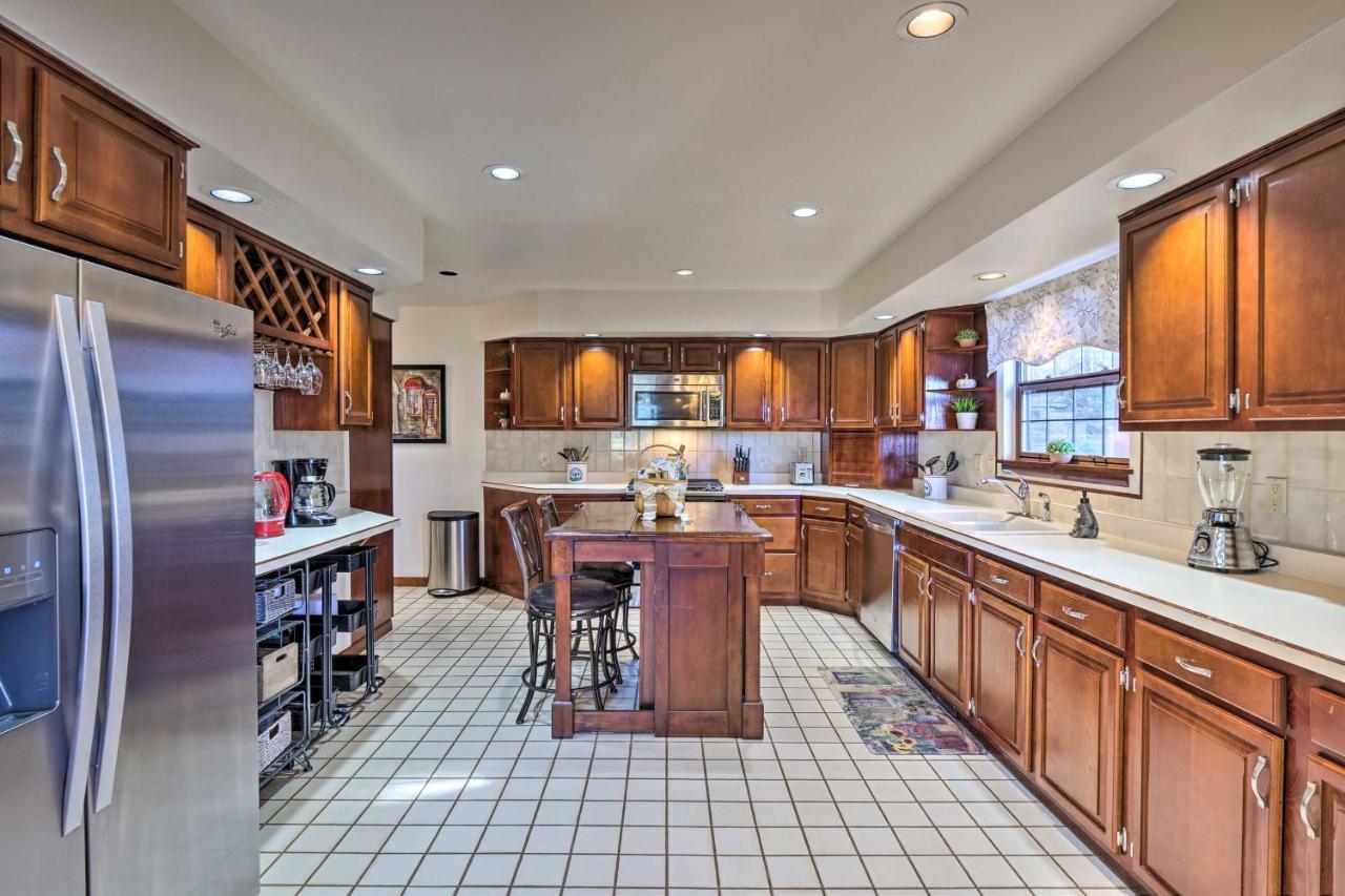 Expansive Mountain Retreat With Views Of Pikes Peak! Holiday home Woodland Park