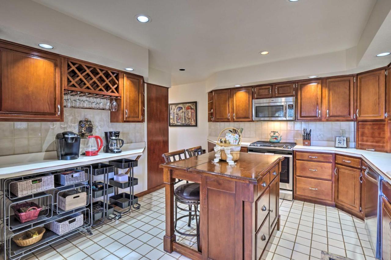 Expansive Mountain Retreat With Views Of Pikes Peak! Holiday home