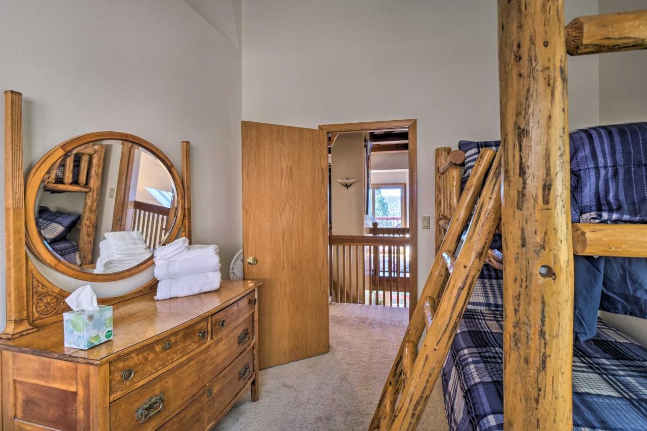 Expansive Mountain Retreat With Views Of Pikes Peak! Holiday home Woodland Park