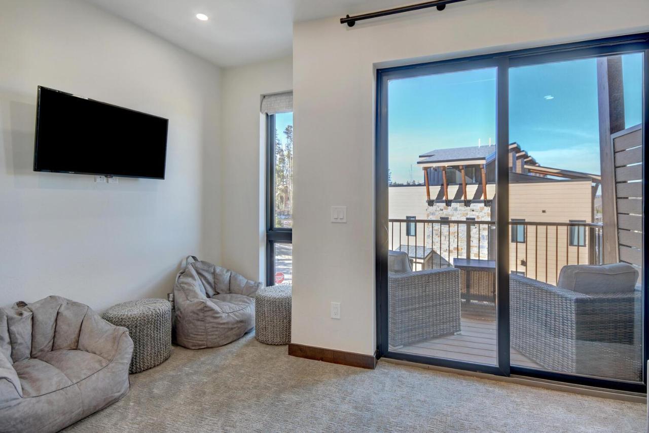 Riverfront Luxury Villa: Hot Tub, Views & Free Activities Holiday home Winter Park