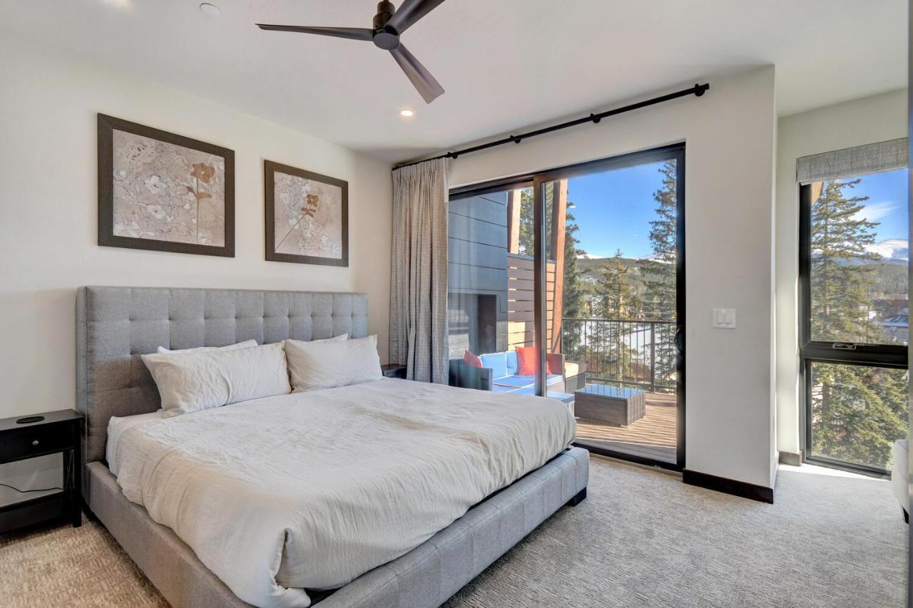 Riverfront Luxury Villa: Hot Tub, Views & Free Activities Holiday home Winter Park