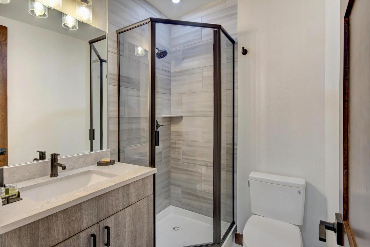 Riverfront Luxury Villa: Hot Tub, Views & Free Activities Winter Park