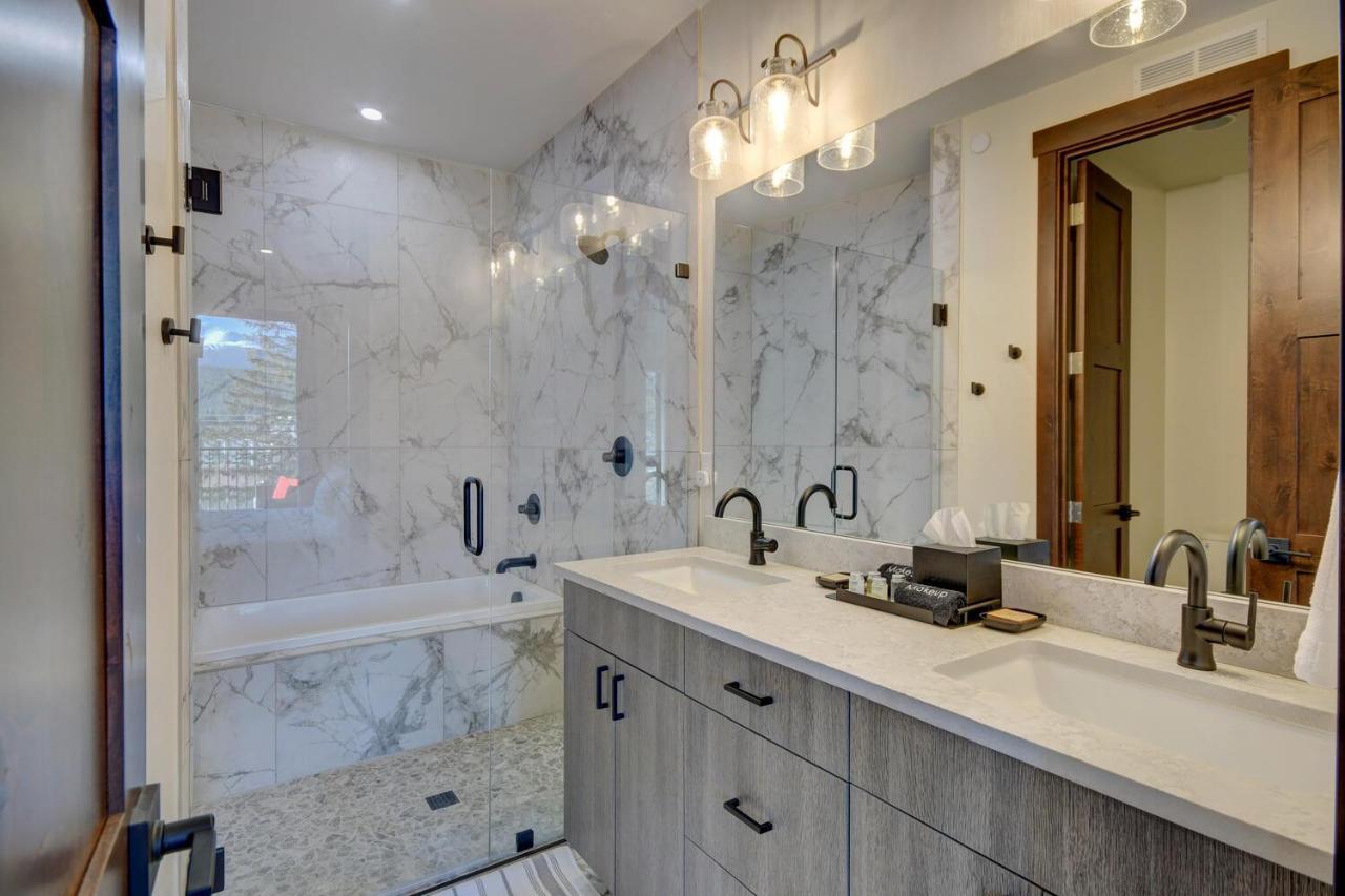 Riverfront Luxury Villa: Hot Tub, Views & Free Activities Holiday home Winter Park