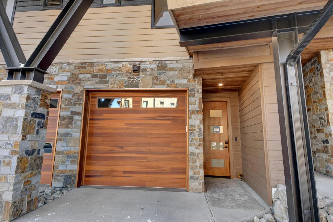 Holiday home Riverfront Luxury Villa: Hot Tub, Views & Free Activities Winter Park