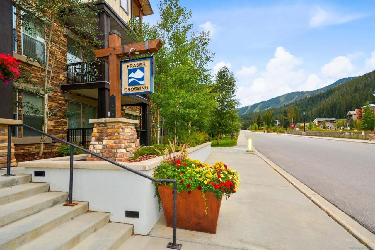 Ski-in-ski-out Luxury Condo: Mountain Views & Hot Tub Retreat * Winter Park