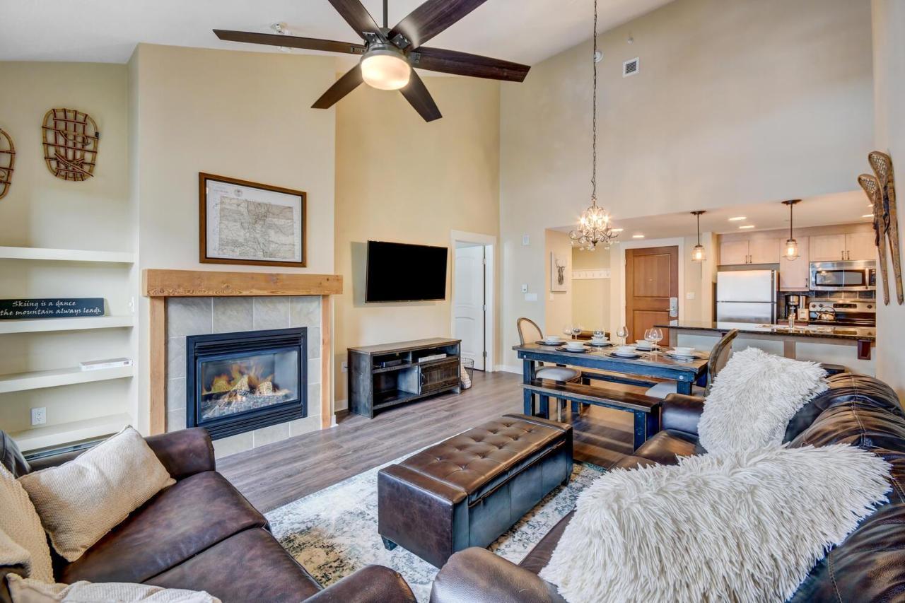 Holiday home Ski-in-ski-out Luxury Condo: Mountain Views & Hot Tub Retreat *