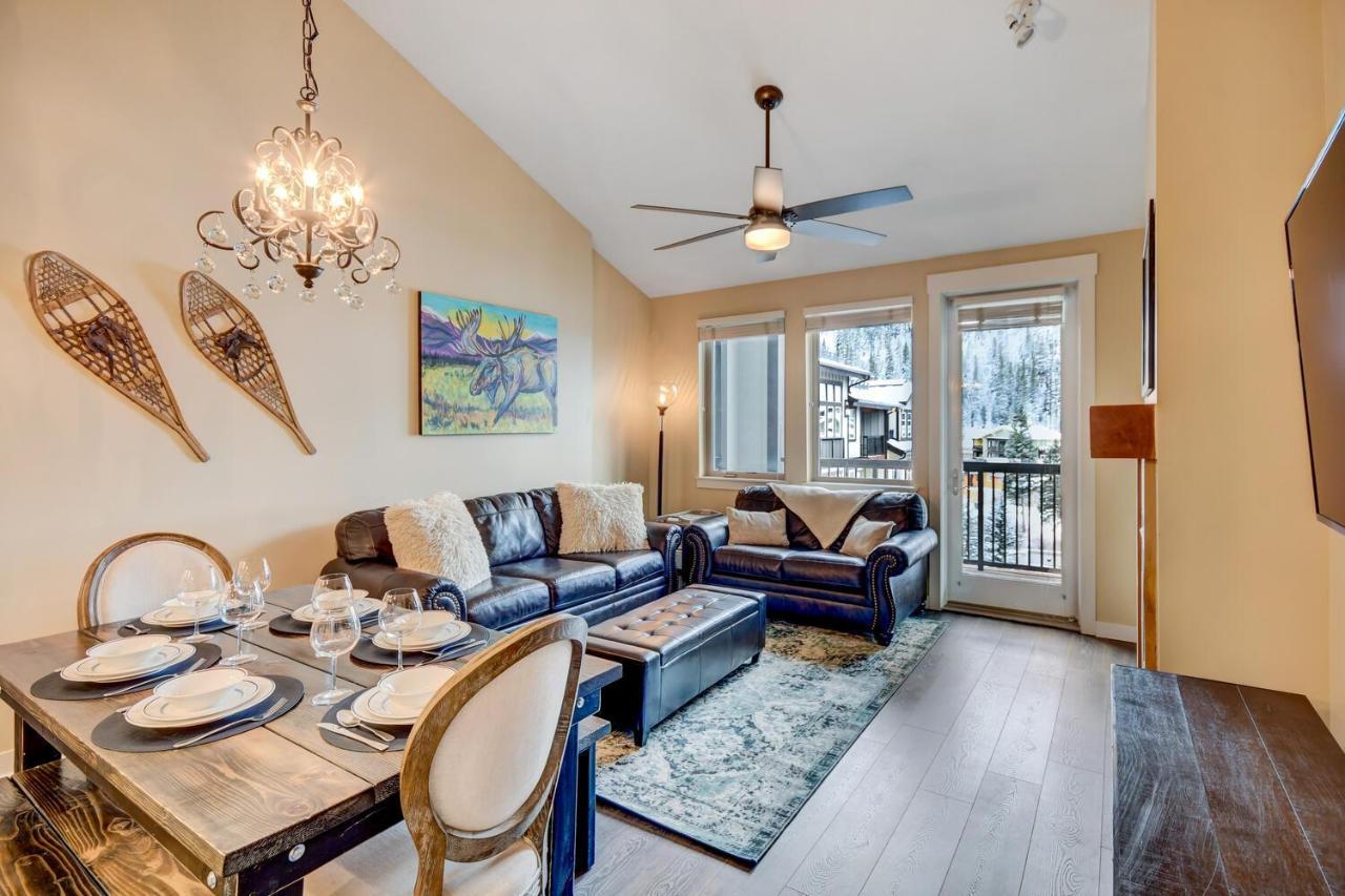 Ski-in-ski-out Luxury Condo: Mountain Views & Hot Tub Retreat Winter Park