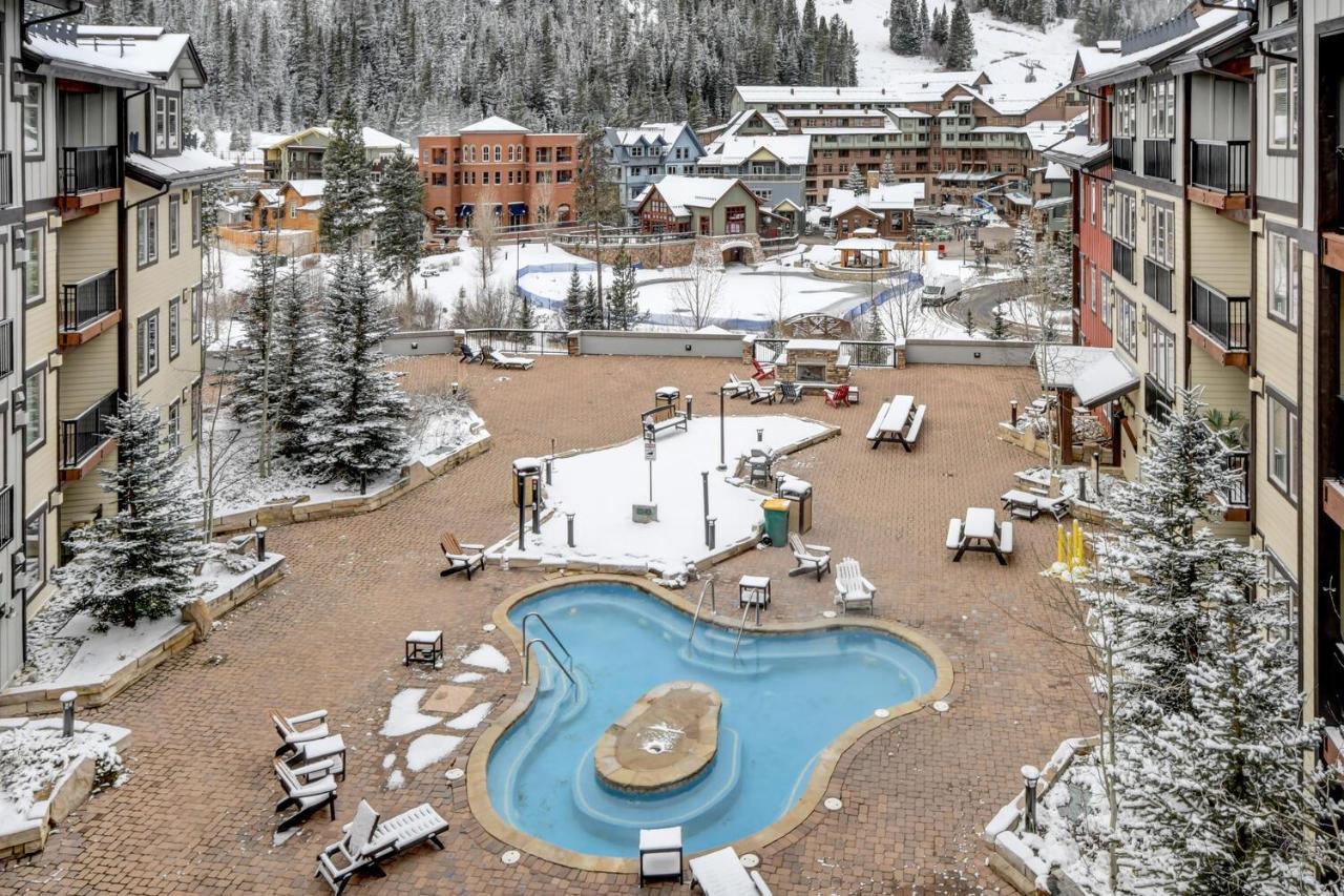 Holiday home Ski-in-ski-out Luxury Condo: Mountain Views & Hot Tub Retreat *