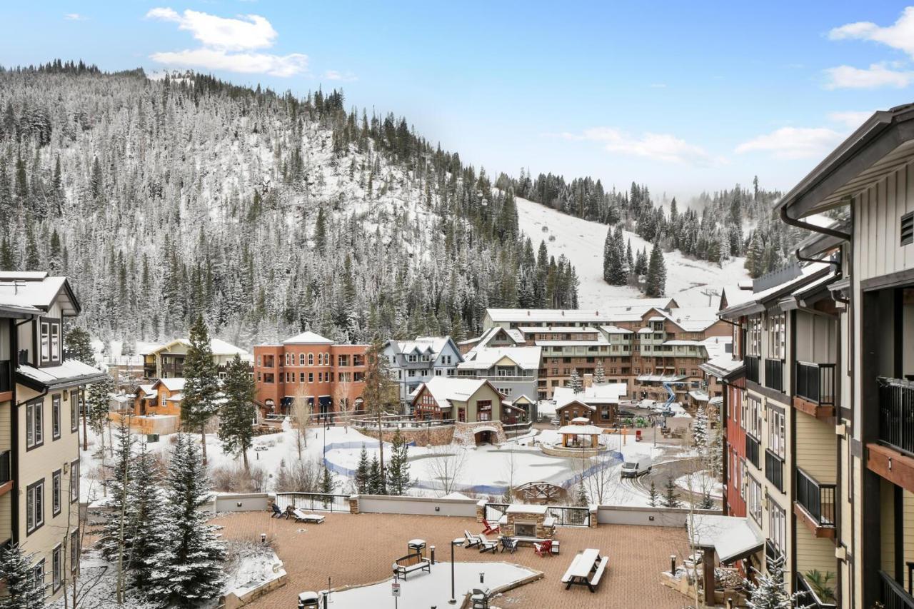 Ski-in-ski-out Luxury Condo: Mountain Views & Hot Tub Retreat * Winter Park
