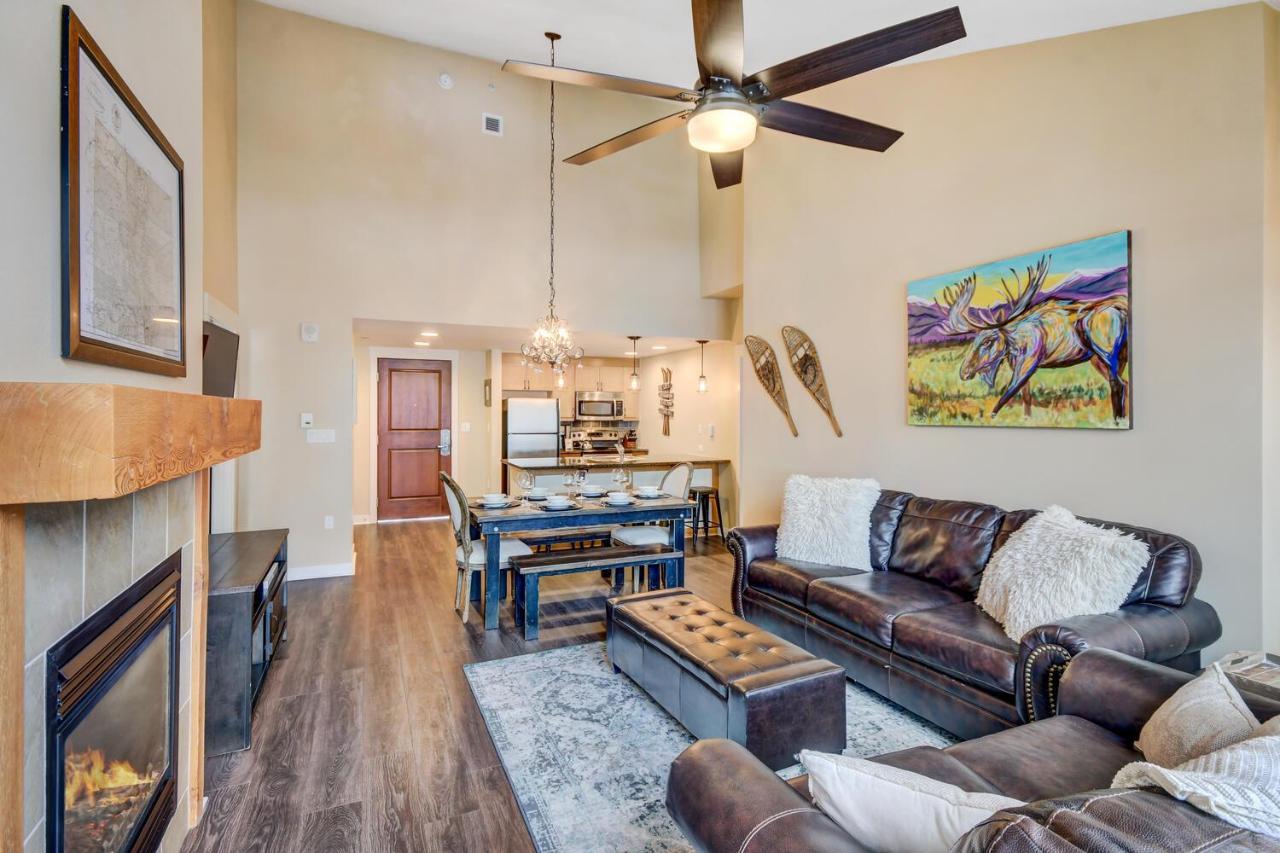 Ski-in-ski-out Luxury Condo: Mountain Views & Hot Tub Retreat *