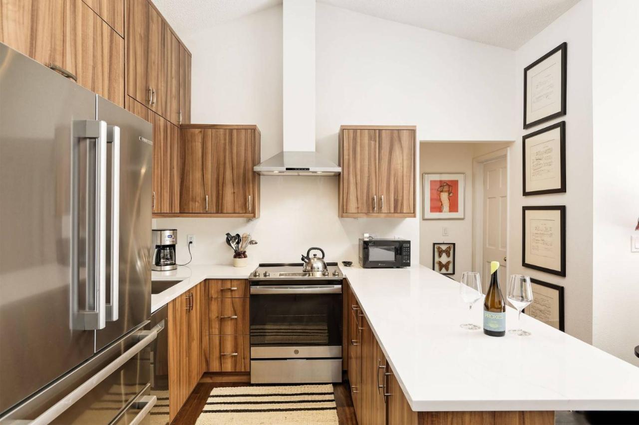 700 Monarch 301 Holiday home