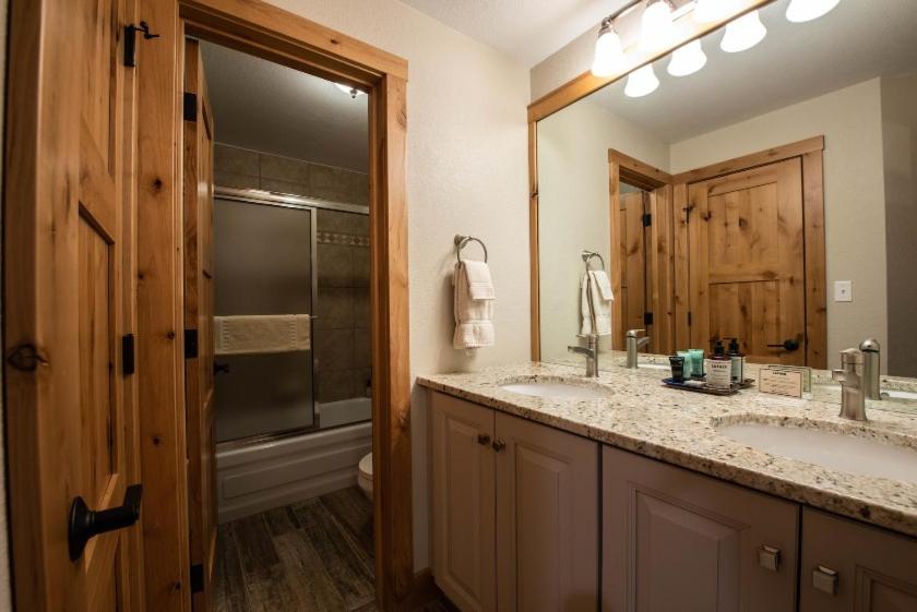 Mountain-contemporary 2 Bedroom Apartment Crested Butte