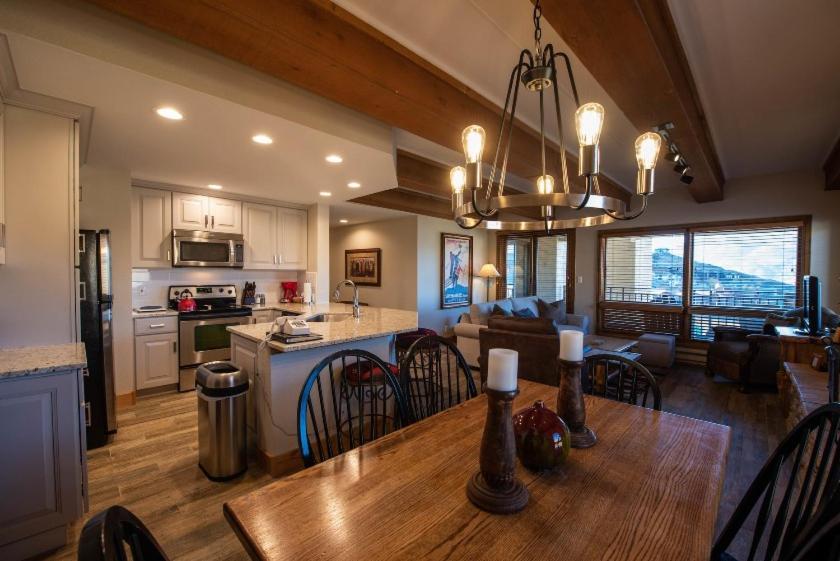 Mountain-contemporary 2 Bedroom Apartment *