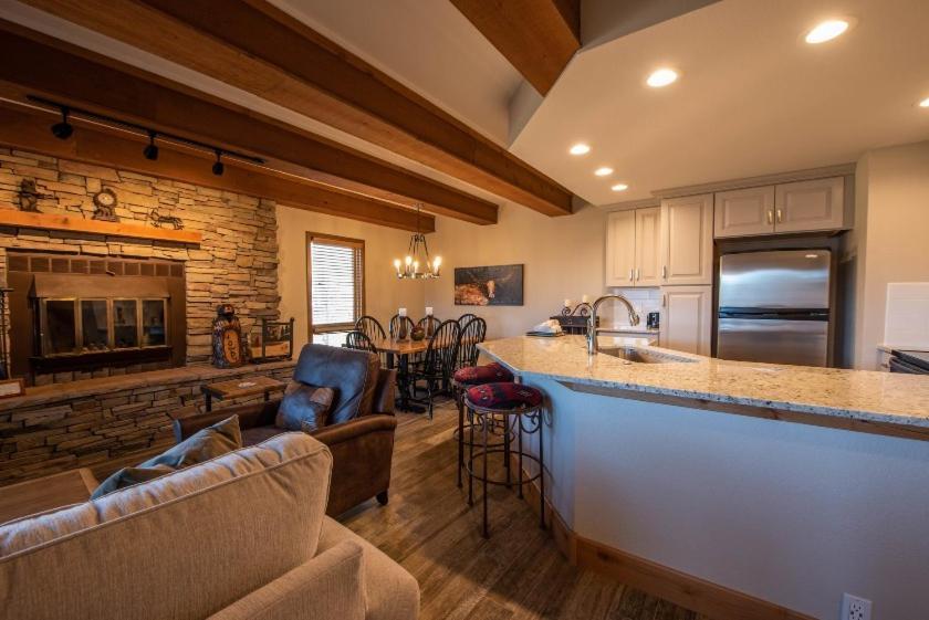 Mountain-contemporary 2 Bedroom Crested Butte