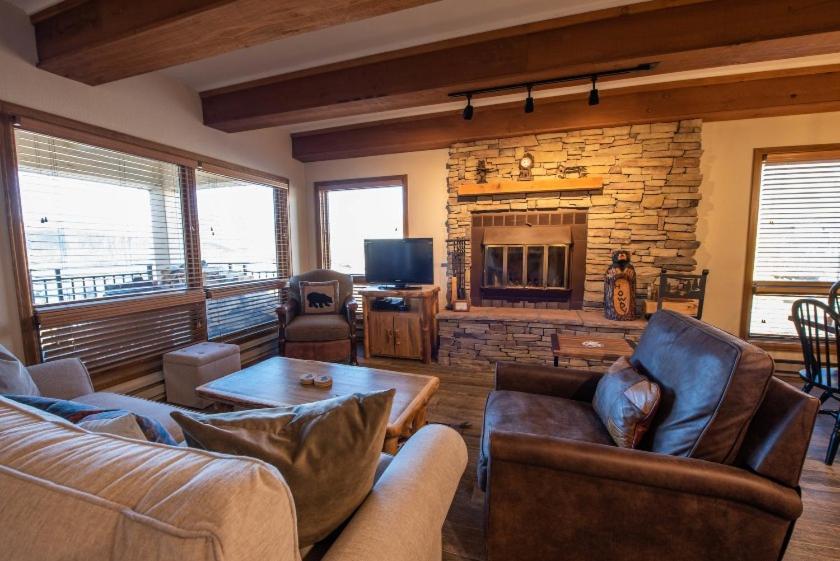 Mountain-contemporary 2 Bedroom Apartment Crested Butte